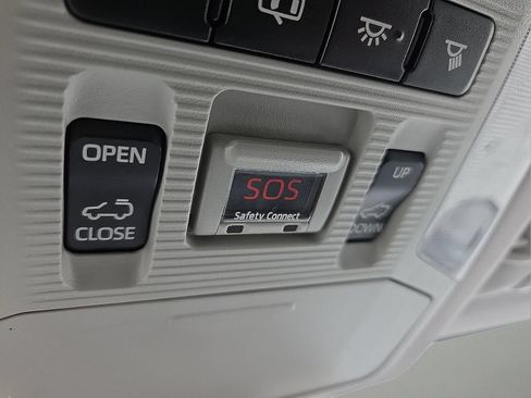 Used 2019 Toyota RAV4 Limited FWD image 22
