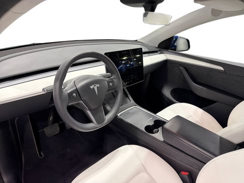 Certified 2023 Tesla Model Y Long Range AWD/4WD image 9