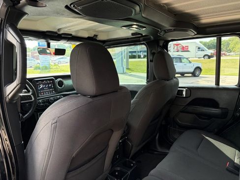 Used 2023 Jeep Wrangler Unlimited Sahara w/ Cold Weather Group AWD/4WD image 15