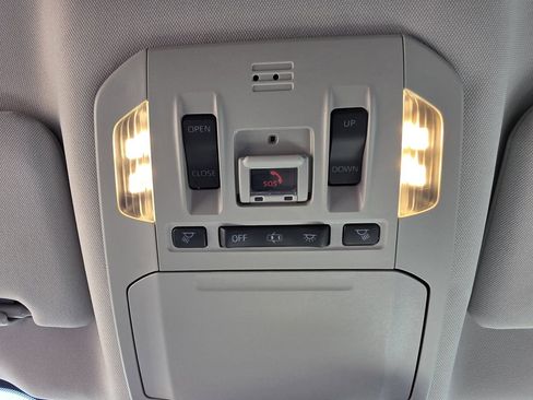 Used 2021 Toyota Highlander XLE AWD/4WD image 36