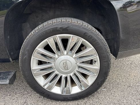 Used 2017 Cadillac Escalade Platinum AWD/4WD image 26