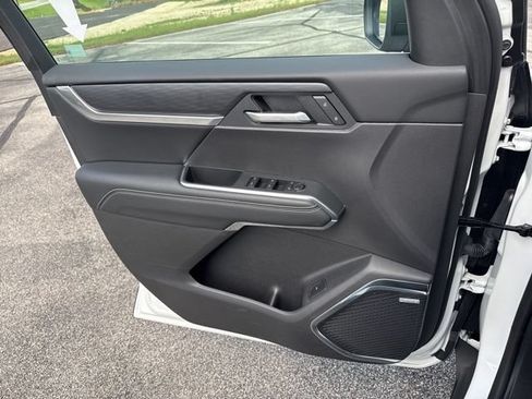 Certified 2025 GMC Acadia Elevation FWD image 28
