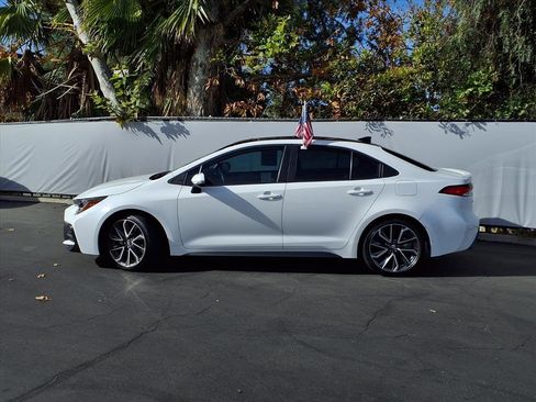 Certified 2022 Toyota Corolla SE image 3
