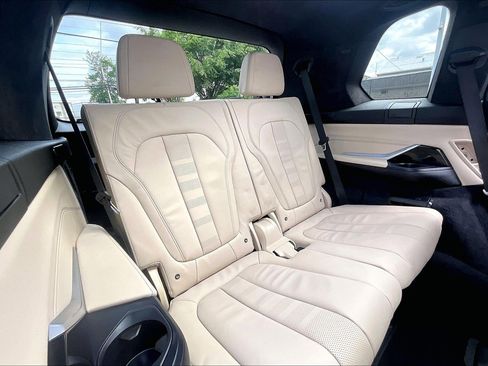Used 2022 BMW X7 xDrive40i w/ M Sport Package AWD/4WD image 33