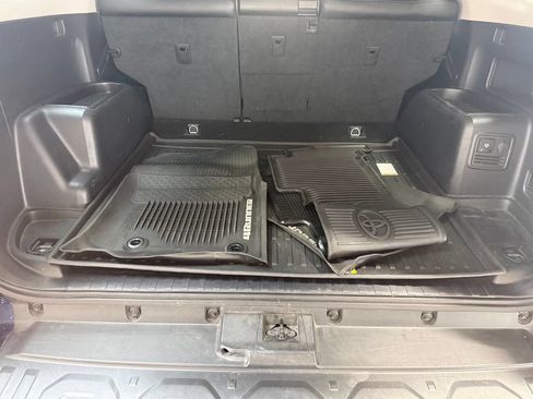 Used 2020 Toyota 4Runner Venture AWD/4WD image 9
