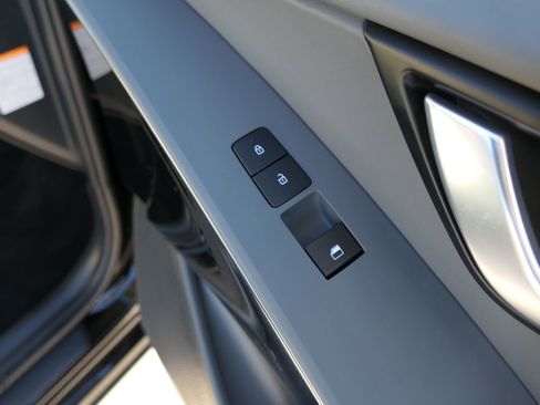 Certified 2025 Kia Niro EX image 25