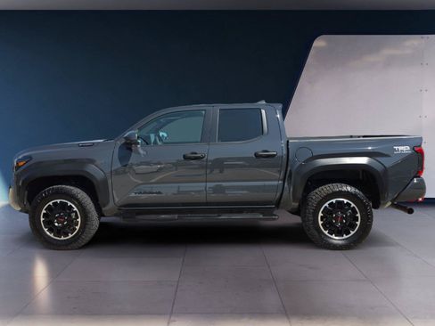 Used 2025 Toyota Tacoma TRD Off-Road AWD/4WD image 2