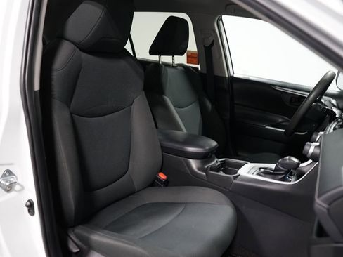 Used 2021 Toyota RAV4 LE image 25