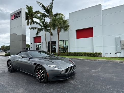 Used 2020 Aston Martin DB11 Volante RWD image 27