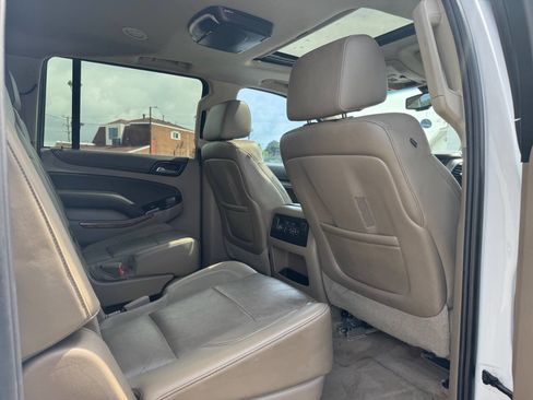Used 2015 Chevrolet Suburban LTZ RWD image 14