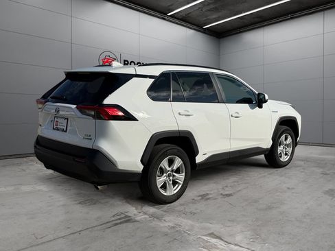 Used 2021 Toyota RAV4 XLE AWD/4WD image 5