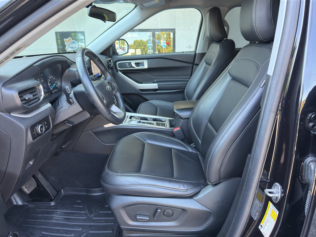Used 2023 Ford Explorer XLT w/ Equipment Group 202A RWD image 21