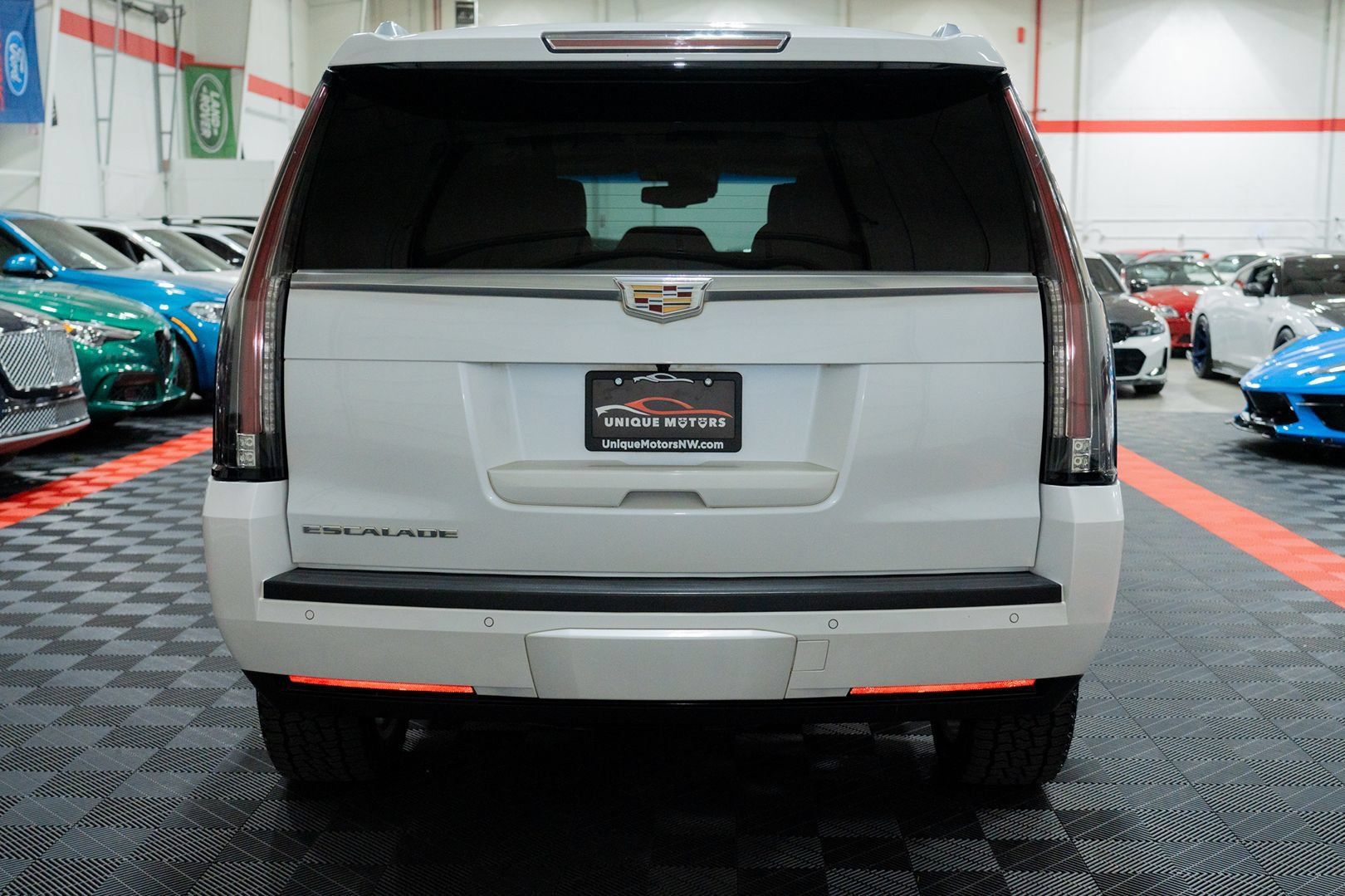 Used 2016 Cadillac Escalade Platinum AWD/4WD image 5