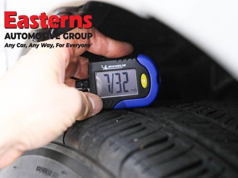 Used 2020 Nissan Pathfinder SL AWD/4WD image 32