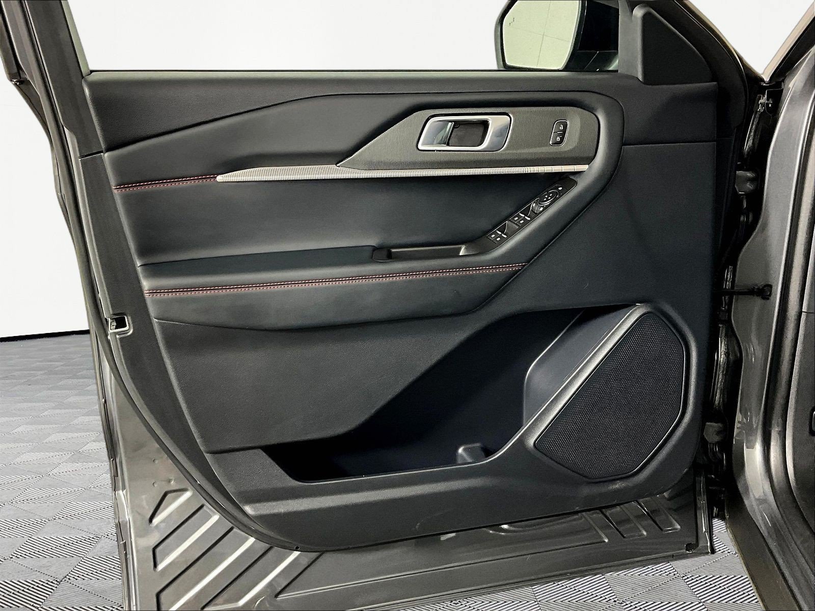 Used 2025 Ford Explorer ST-Line AWD/4WD image 21