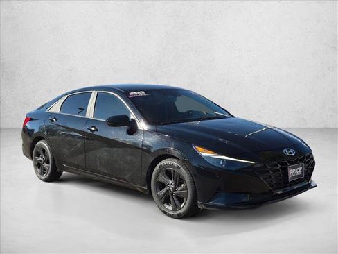 Used 2023 Hyundai Elantra SEL FWD image 3
