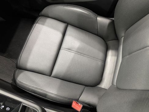 Certified 2025 Porsche Macan image 56