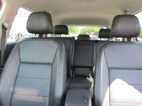 Used 2019 Volkswagen Tiguan SE AWD/4WD image 11