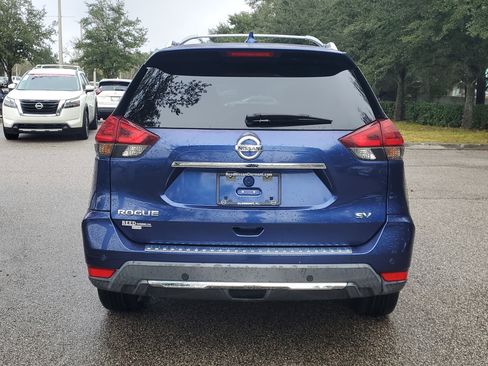 Certified 2019 Nissan Rogue SV image 6