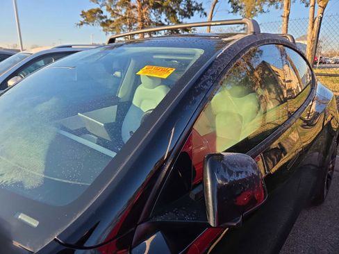 Used 2022 Tesla Model Y Performance image 11