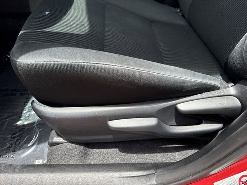 Used 2017 Toyota RAV4 LE FWD image 40