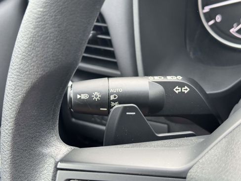 Used 2025 Nissan Rogue S image 22