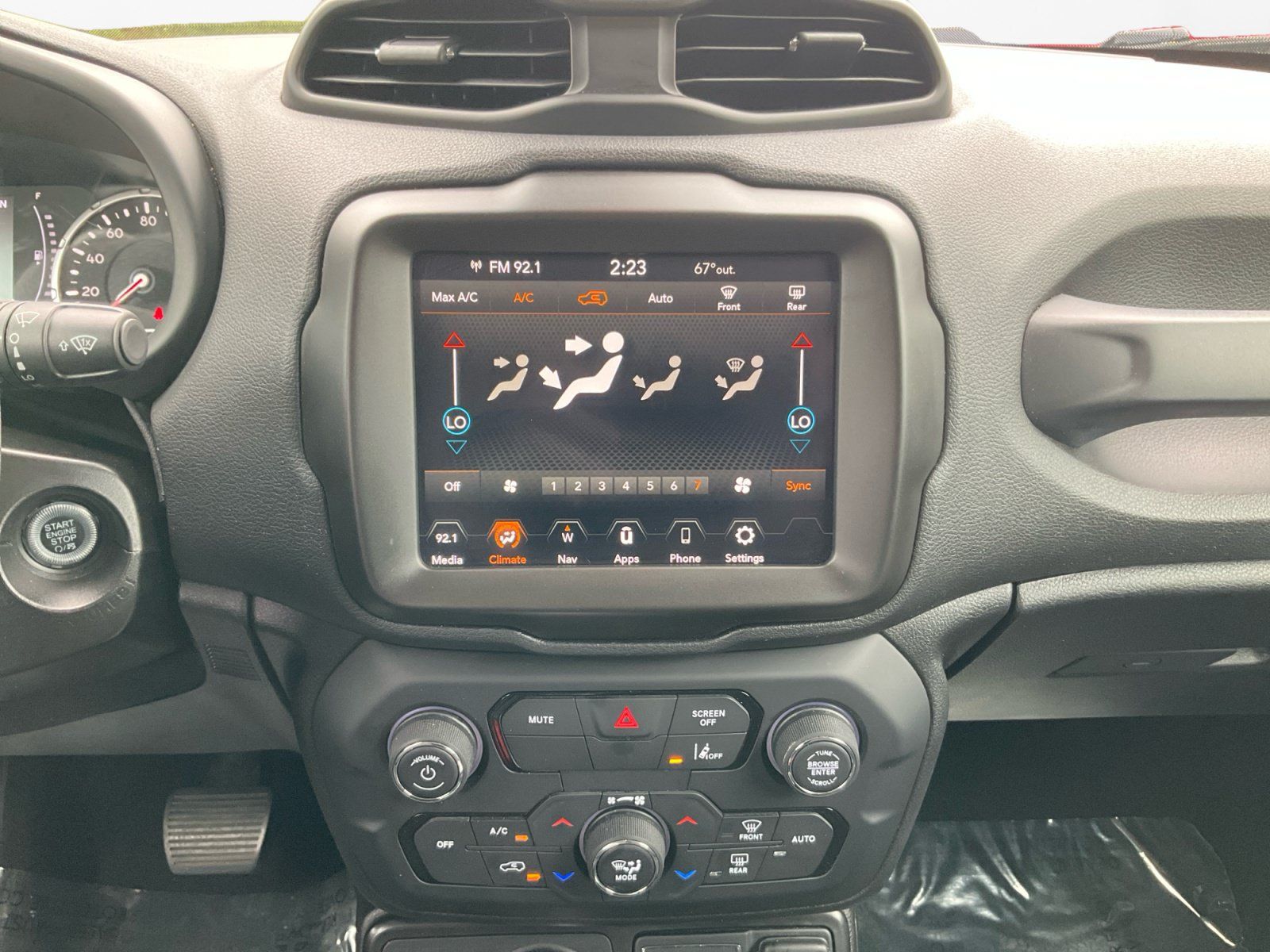 Used 2023 Jeep Renegade Latitude AWD/4WD image 12