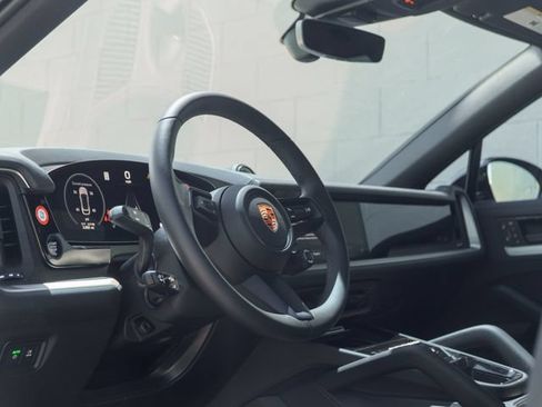 Certified 2026 Porsche Cayenne Coupe AWD/4WD image 4