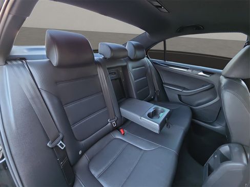 Used 2018 Volkswagen Jetta Sport image 23