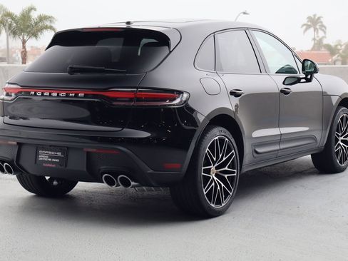 Certified 2025 Porsche Macan image 9