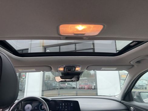 Used 2024 Hyundai Elantra Limited image 12