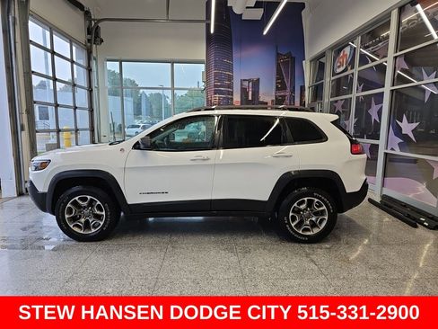 Used 2020 Jeep Cherokee Trailhawk w/ Comfort/Convenience Group AWD/4WD image 1