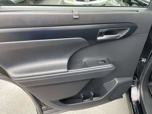 Used 2023 Toyota Highlander XSE FWD image 22