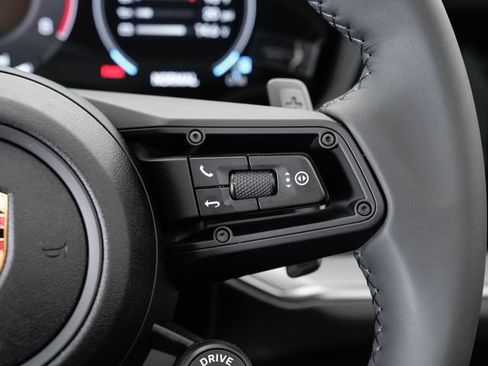 Certified 2025 Porsche Cayenne AWD/4WD image 15