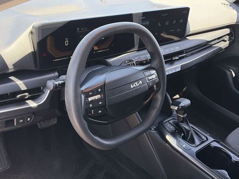 Used 2025 Kia K4 FWD image 17