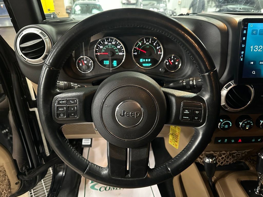 Used 2015 Jeep Wrangler Unlimited Sahara w/ Connectivity Group AWD/4WD image 14