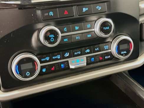 Used 2024 Ford Expedition XLT image 24