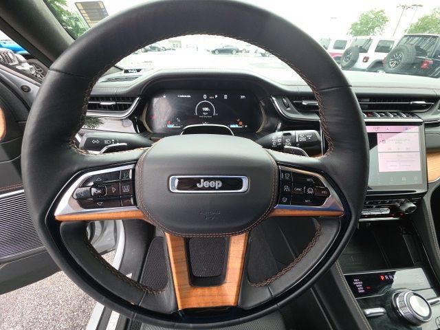 Used 2025 Jeep Grand Cherokee L Summit AWD/4WD image 23