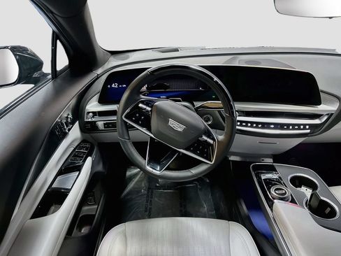 Used 2025 Cadillac Lyriq Luxury w/ LPO, Floor Liner Package AWD/4WD image 23