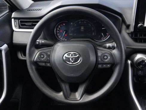 Used 2025 Toyota RAV4 XLE AWD/4WD image 30