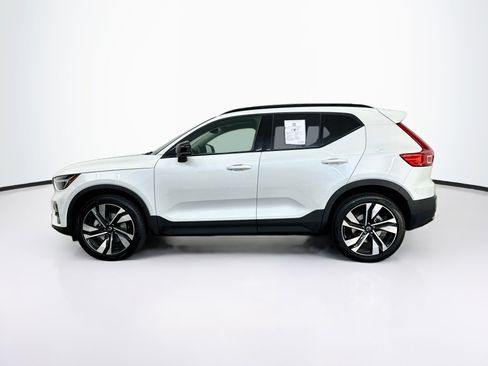 Used 2025 Volvo XC40 B5 Plus AWD/4WD image 4