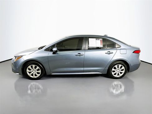 Used 2022 Toyota Corolla LE image 5