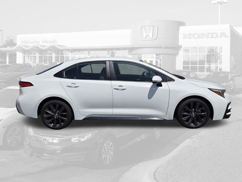 Used 2024 Toyota Corolla SE FWD image 6