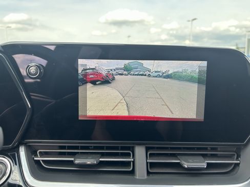 Used 2024 Chevrolet Trax RS w/ Sunroof Package image 13