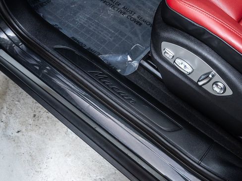 Used 2025 Porsche Macan image 25