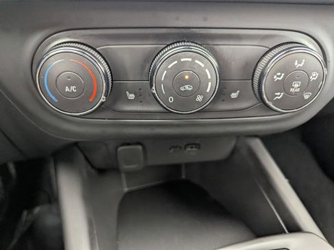 Certified 2024 Chevrolet Trax RS w/ Driver Confidence Package image 16