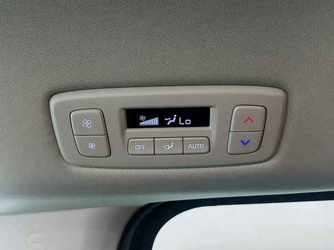 Used 2026 Kia Carnival FWD image 27
