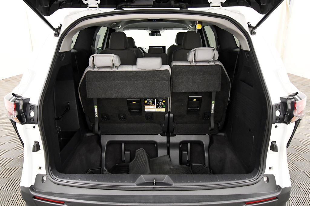 Used 2025 Toyota Sienna LE AWD/4WD image 7