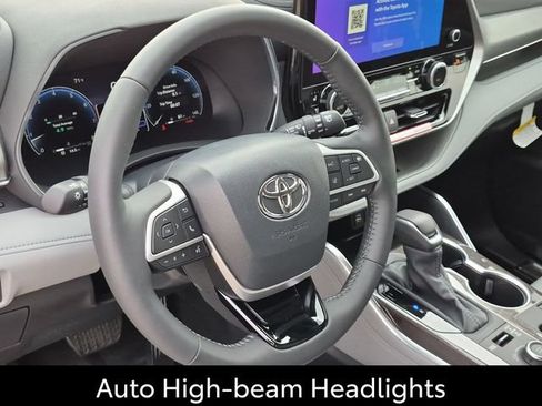 Certified 2026 Toyota Highlander Platinum AWD/4WD image 12