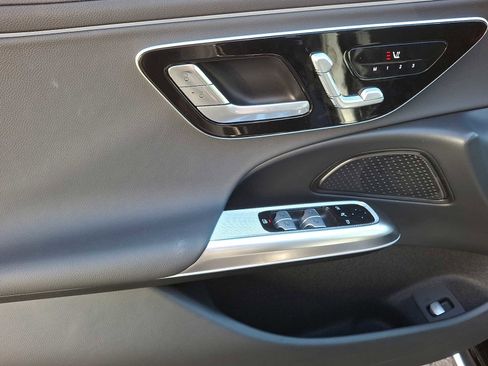 Used 2025 Mercedes-Benz E 350 4MATIC Sedan image 7